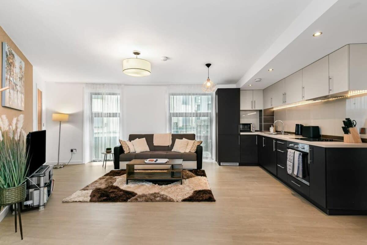 Modern 1 Bedroom Apartment In Woking Town Centre Exterior foto